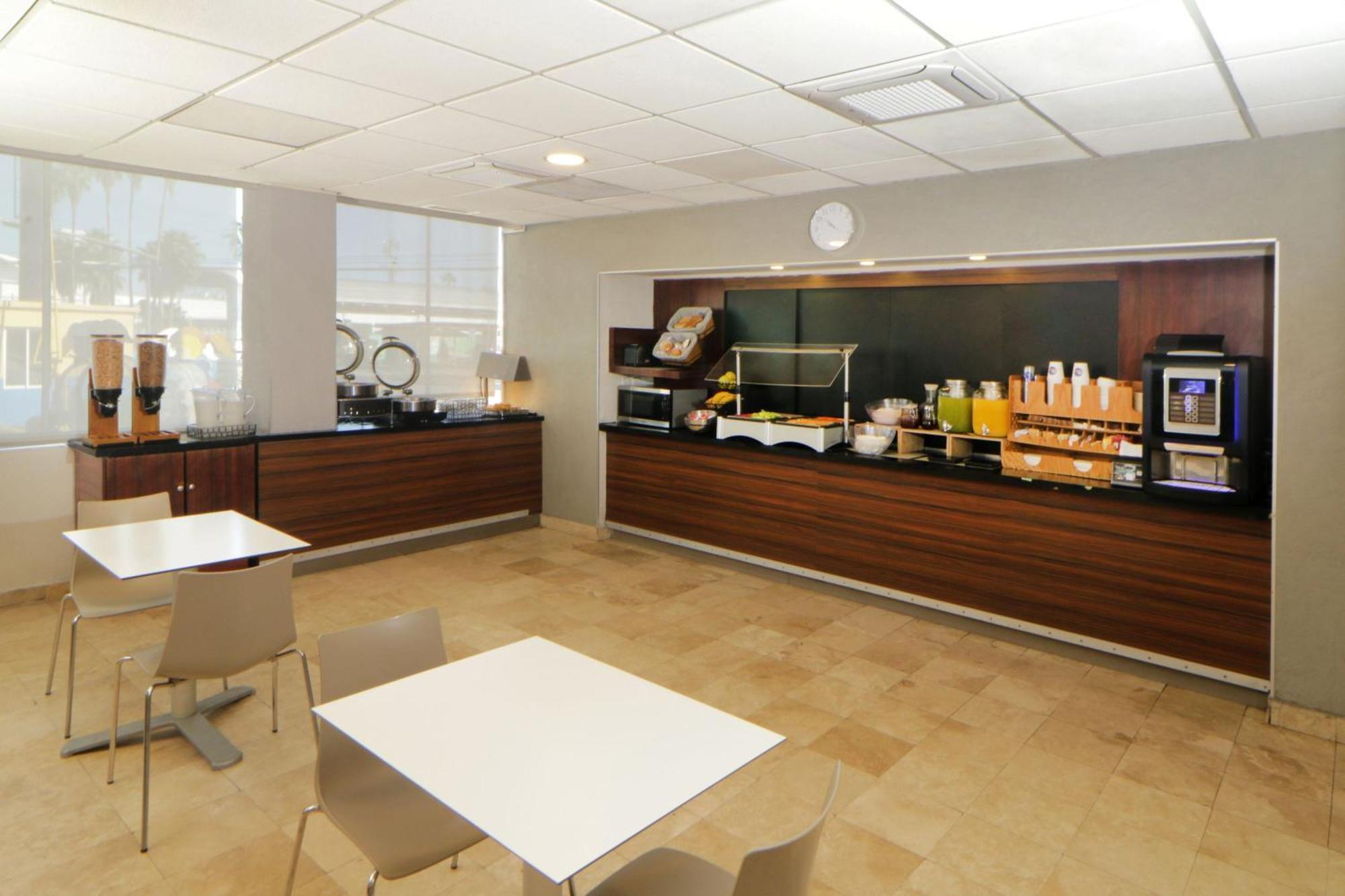 City Express By Marriott Nuevo Laredo Exterior foto